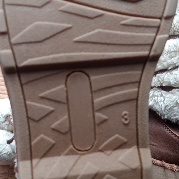 Girls size 3 winter boot fur bow dangle so cute - Picture 8 of 8